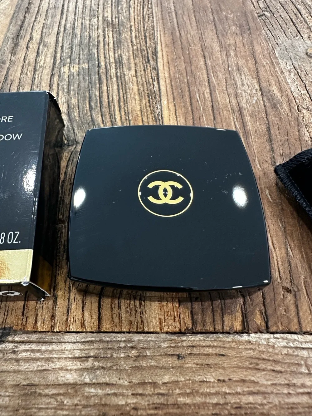 CHANEL Ombre Première Longwear Powder Eyeshadow 18 Verde - Black & White Box